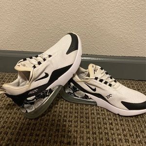 Women’s Nike Air Max 270 Size 7